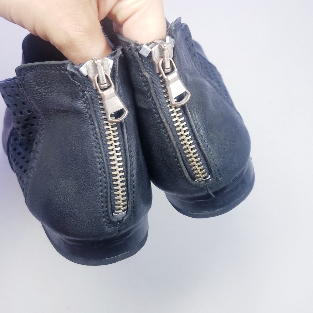 Free People | Black Low Top Flat Boots,‎ 9.5 - Picture 4 of 9